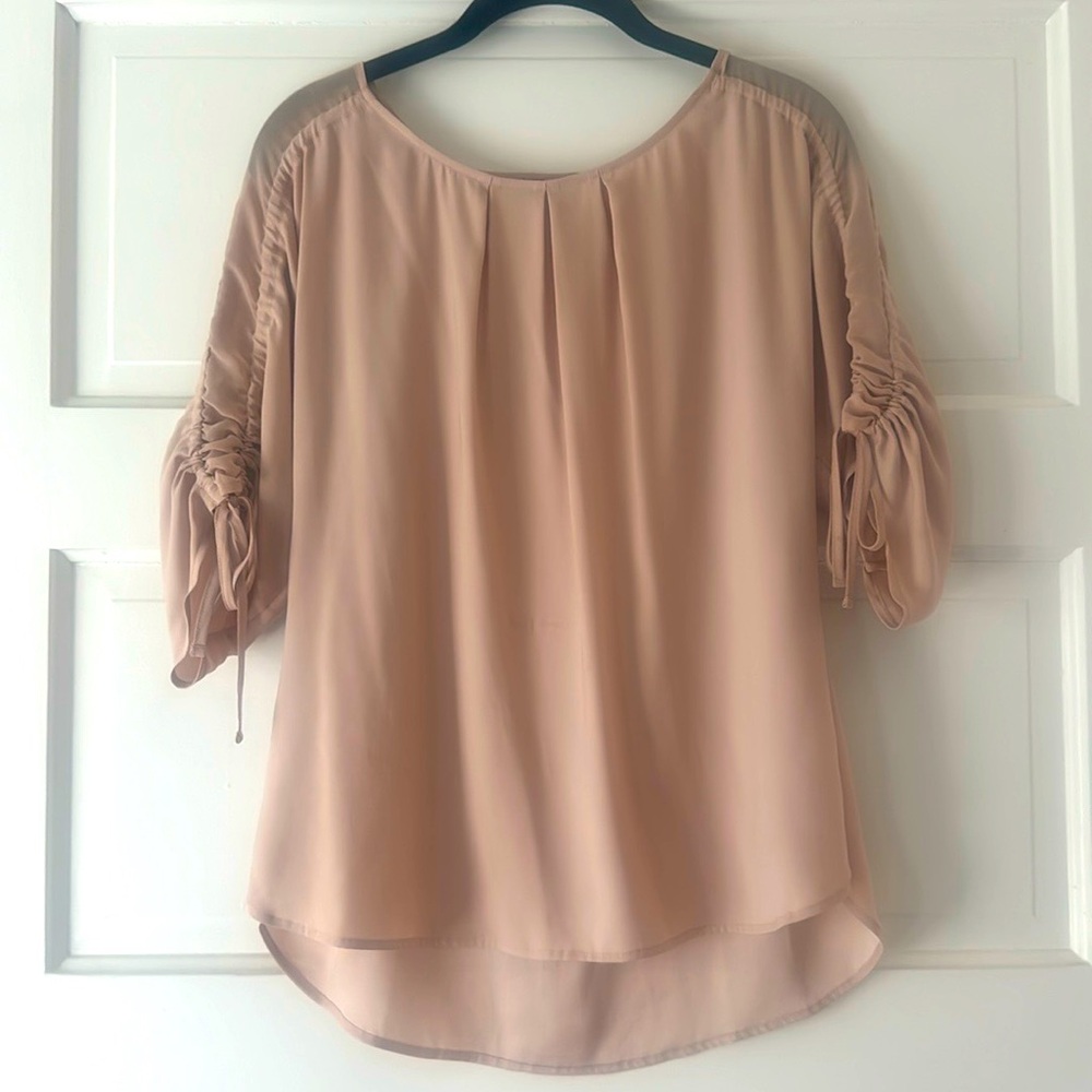 Ann Taylor creamy blush flowy blouse with gathered 3/4 sleeves